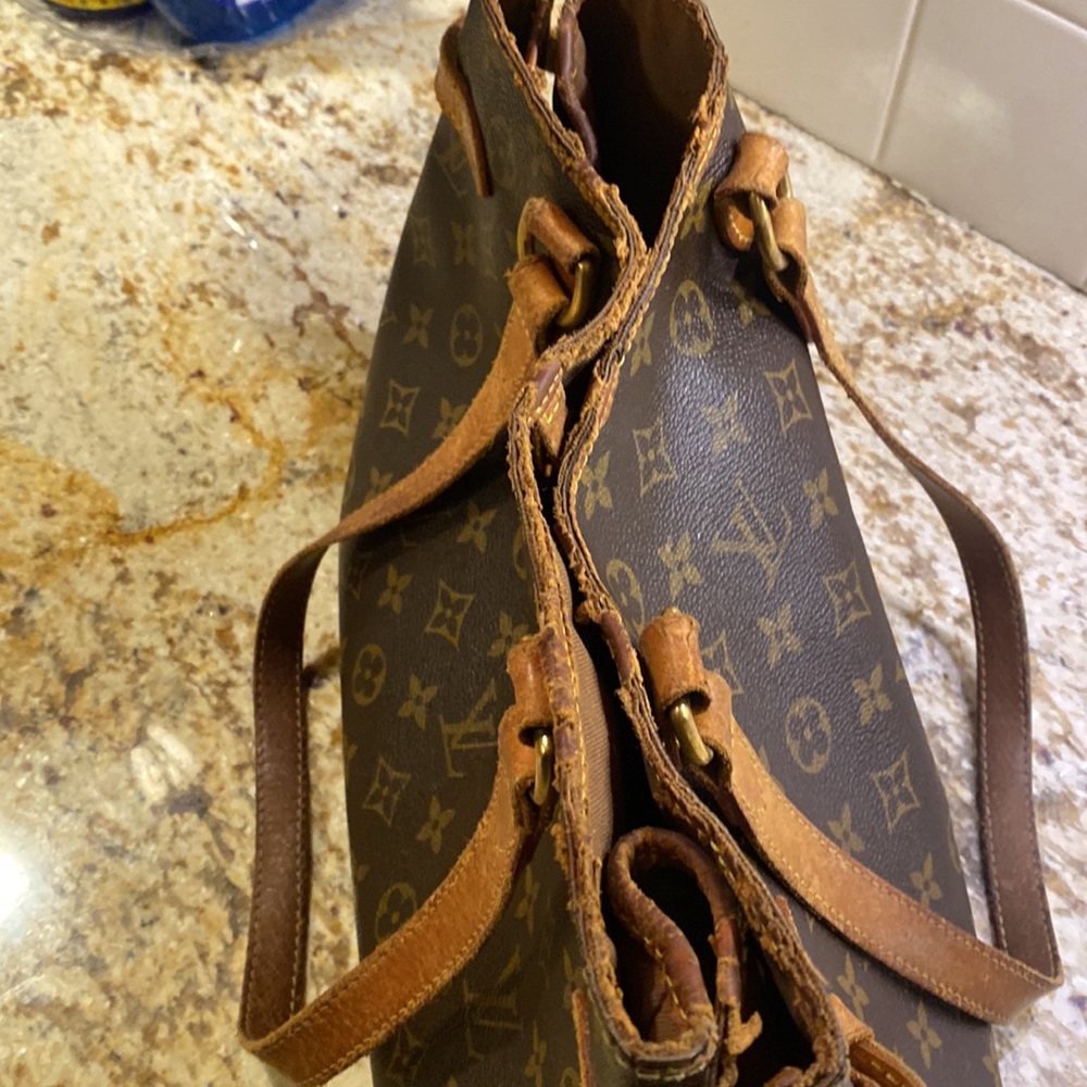 Extra Loved Authentic Louis Vuitton Batignolles H… - image 4